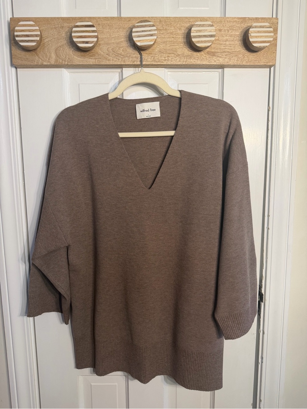 Aritzia Wilfred Free Souvenir Oversized V Neck Sweater Brown Size 1